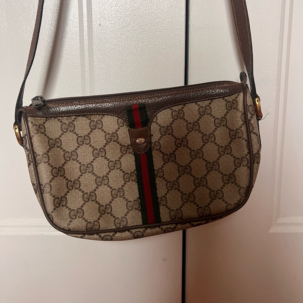 Authentic Gucci shoulder bag